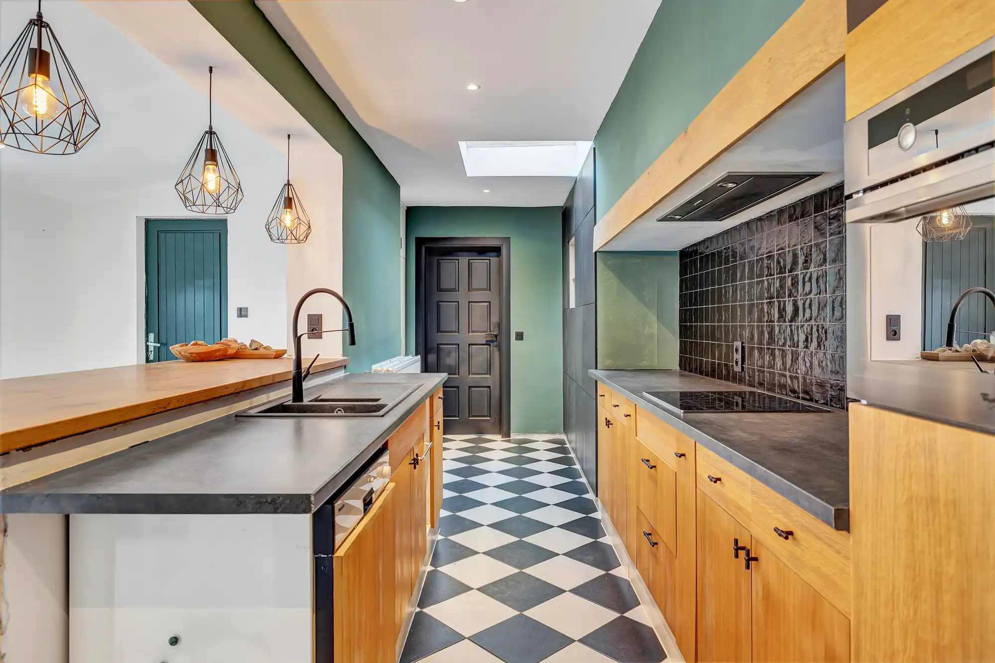 Instapklare woning met ruime garage foto 3