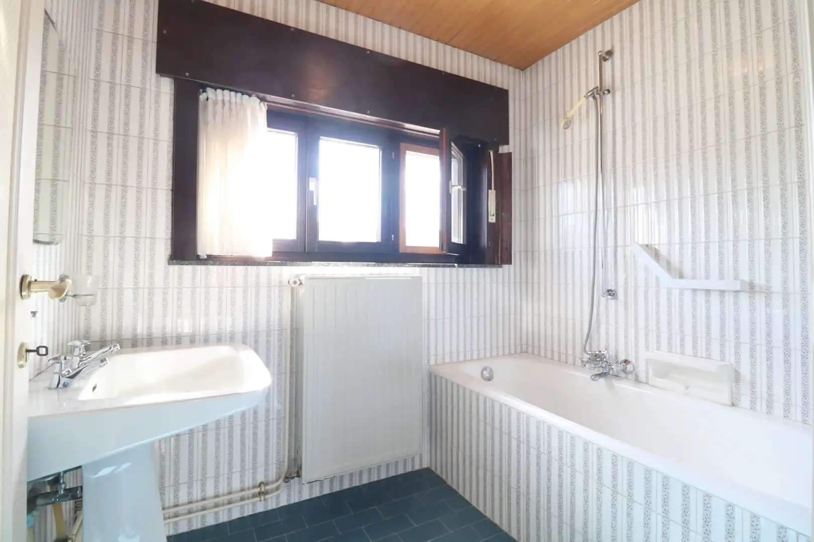 Goed onderhouden woning met tuin en garage in centrum Aalbeke. foto 18