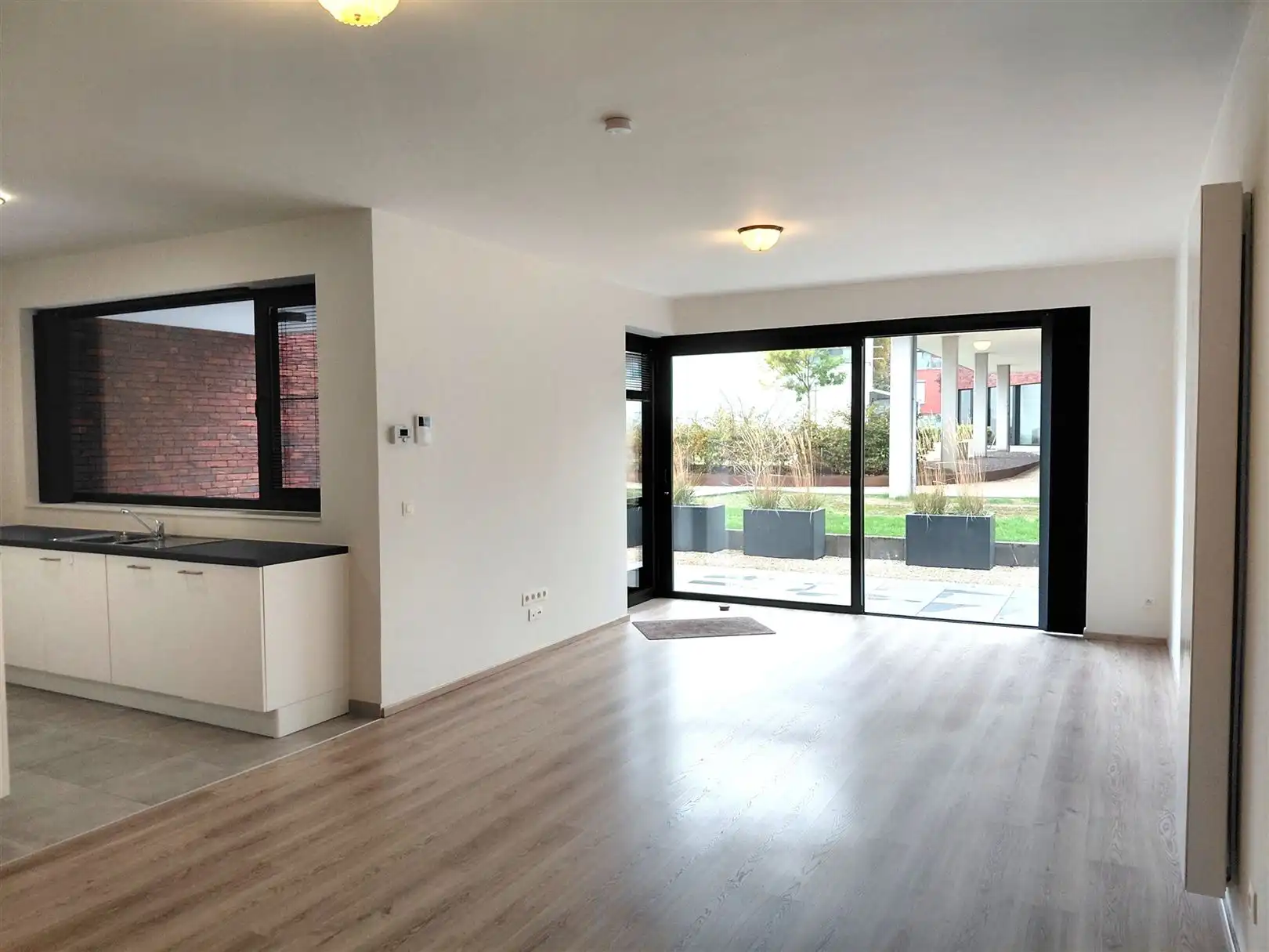 TE HUUR: Gelijkvloers appartement met 2 slaapkamers te Heusden!  foto 2