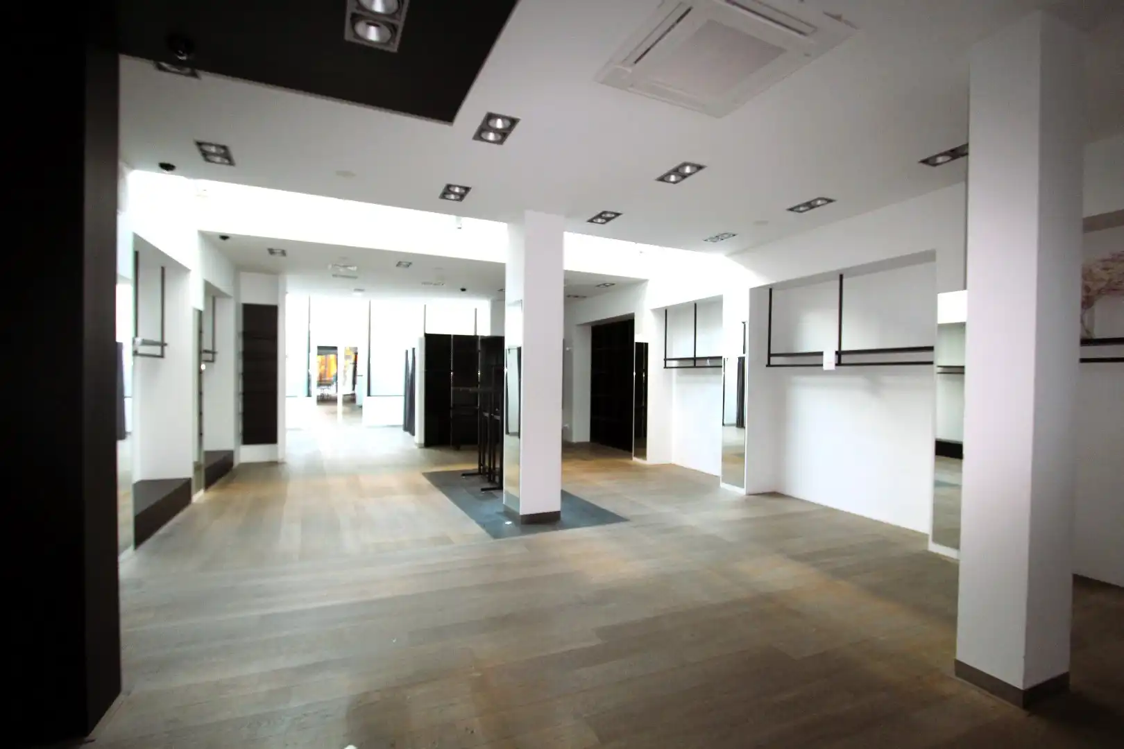 VOLLEDIG INSTAPKLAAR HANDELSPAND foto 7