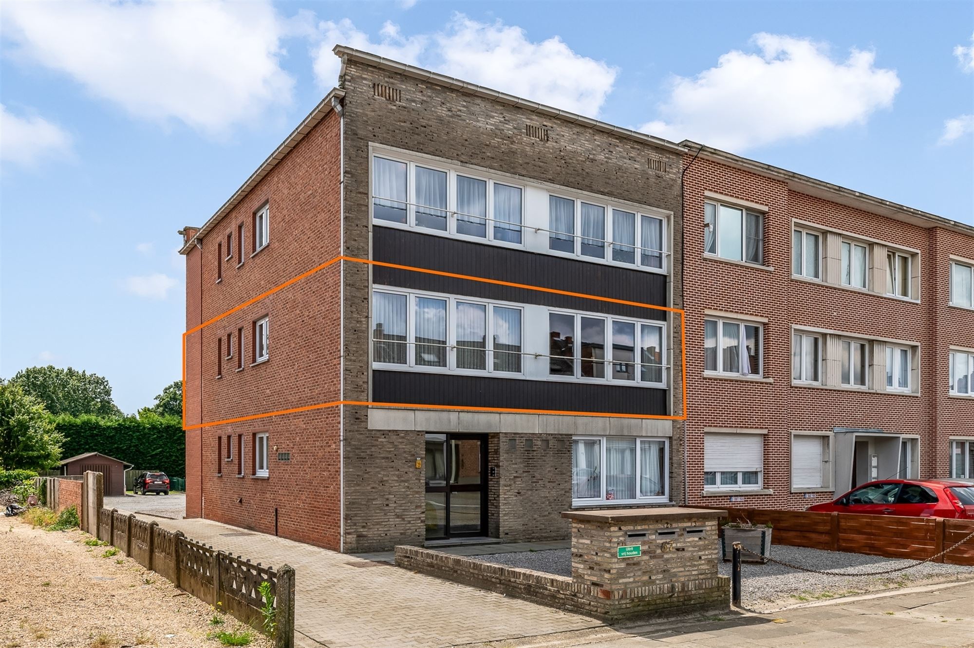 RUIM APPARTEMENT (92M²) MET 2 SLAAPKAMERS EN BIJHORENDE GARAGE IN DE NABIJHEID VAN LEOPOLDSBURG CENTRUM foto {{pictureIndex}}