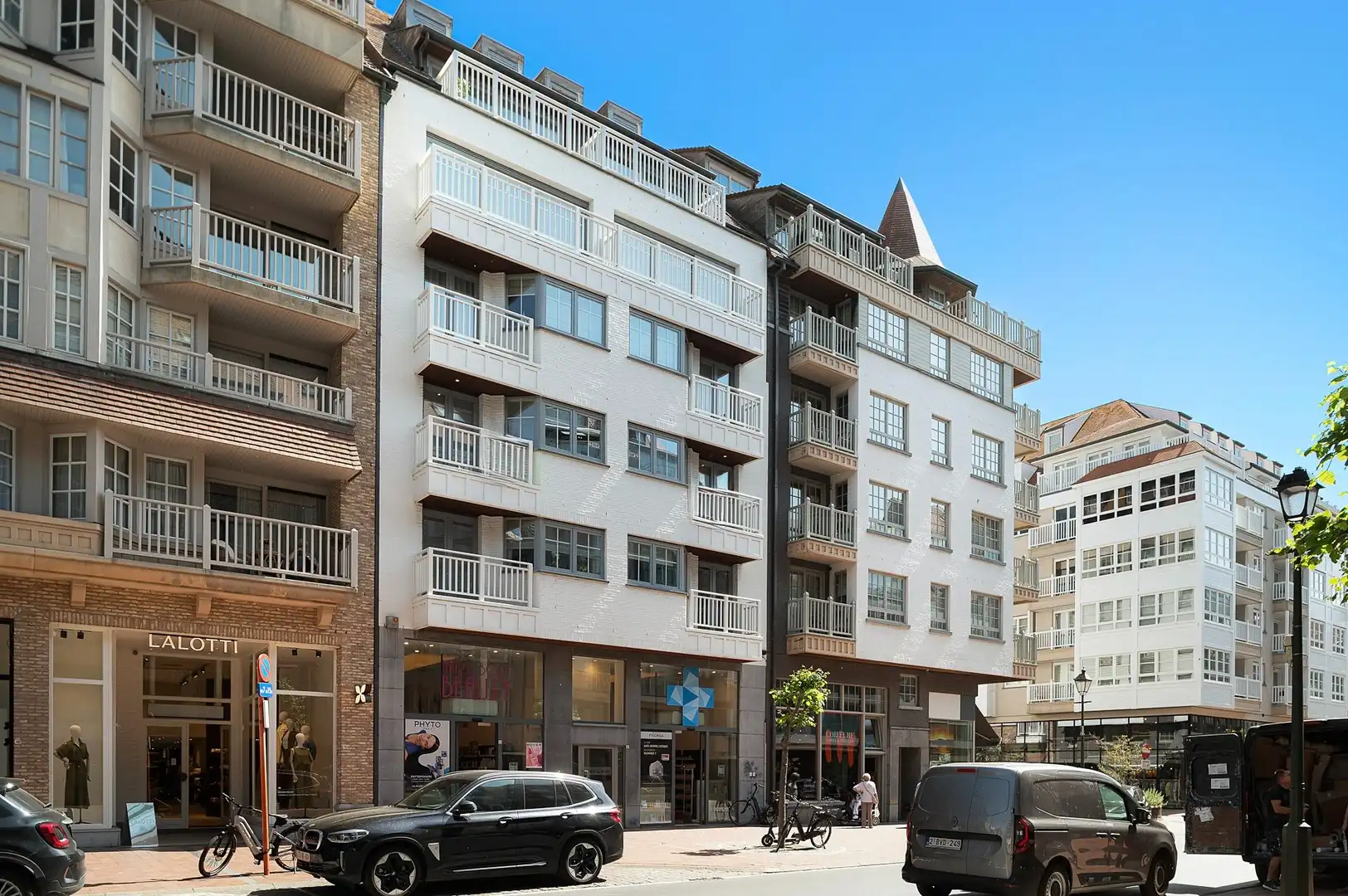 Ruim appartement van 163m² met 11 m² façade in de Dumortierlaan. foto 28