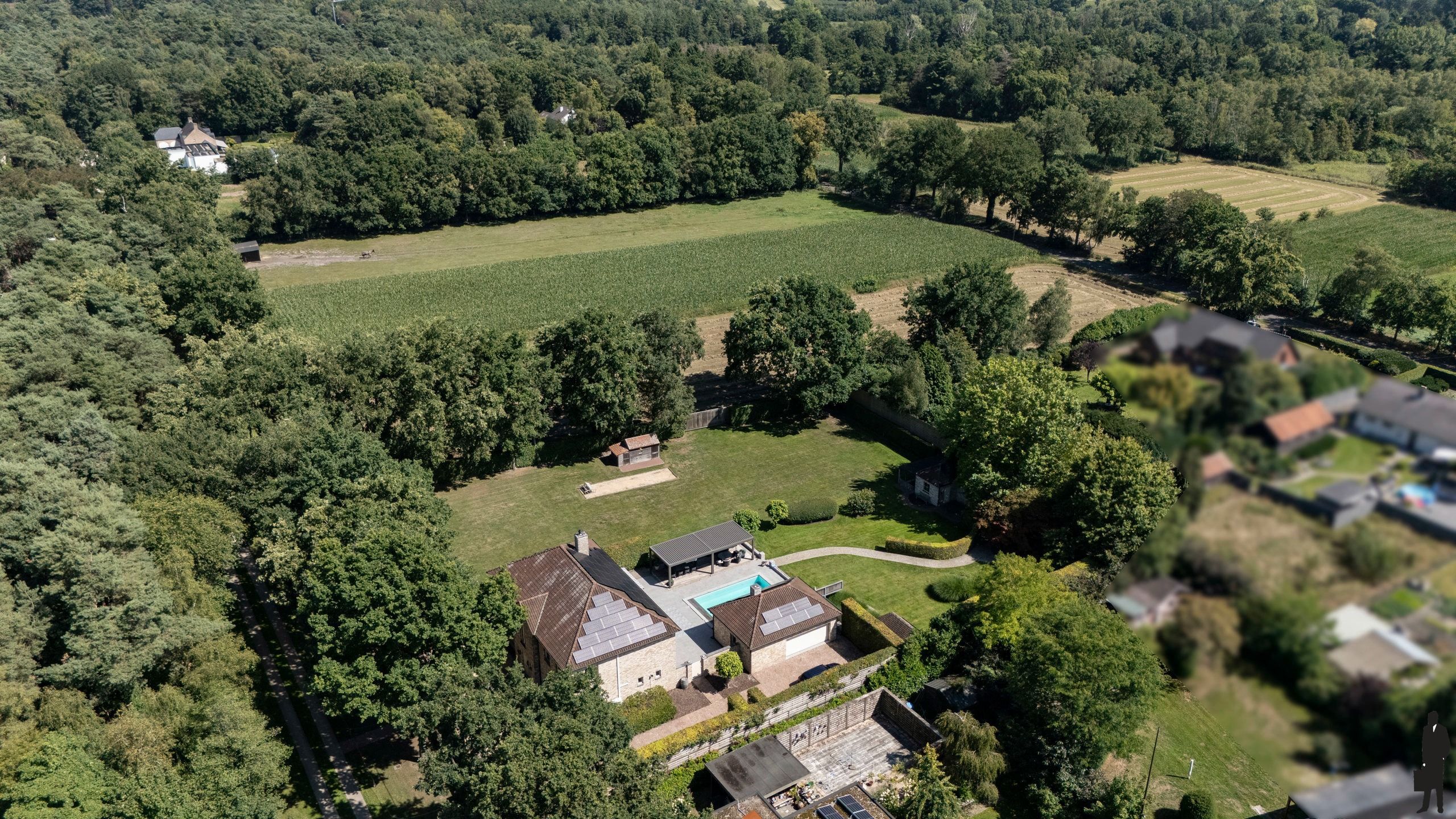 Uitzonderlijk gelegen, recente villa op domein van ca. 2ha  foto 36