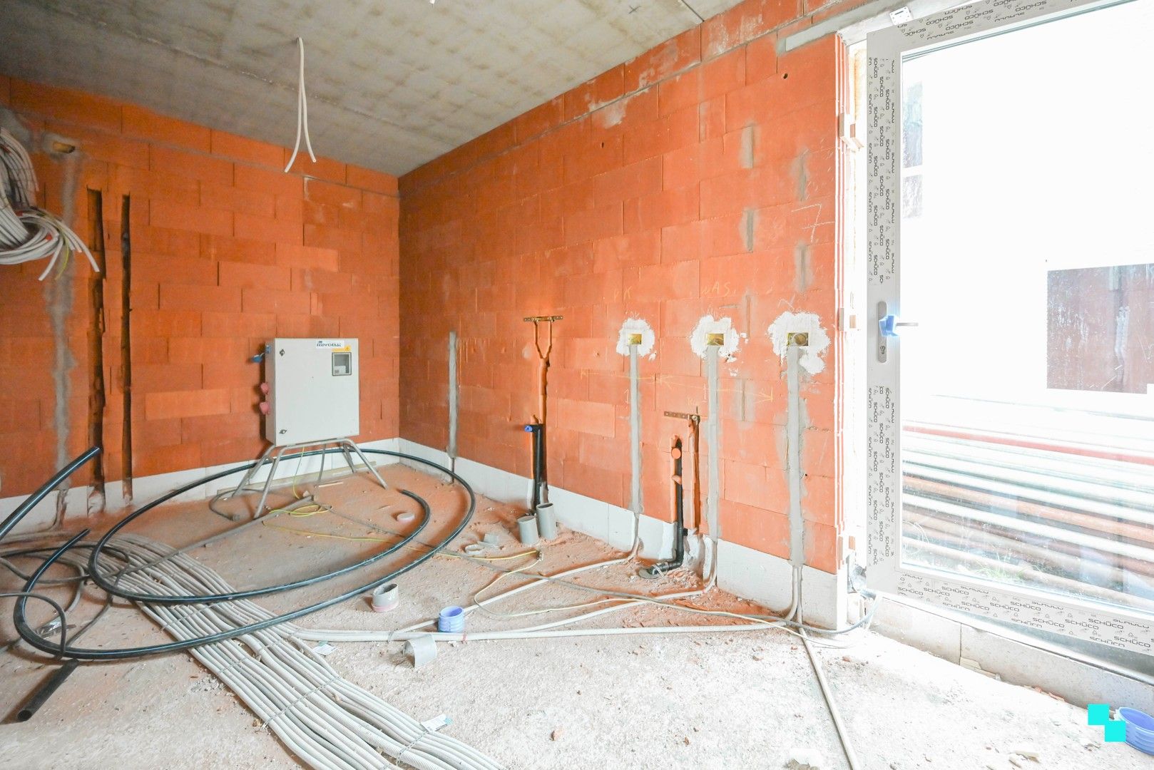 Halfopen nieuwbouwwoning met landelijke verzichten foto 10