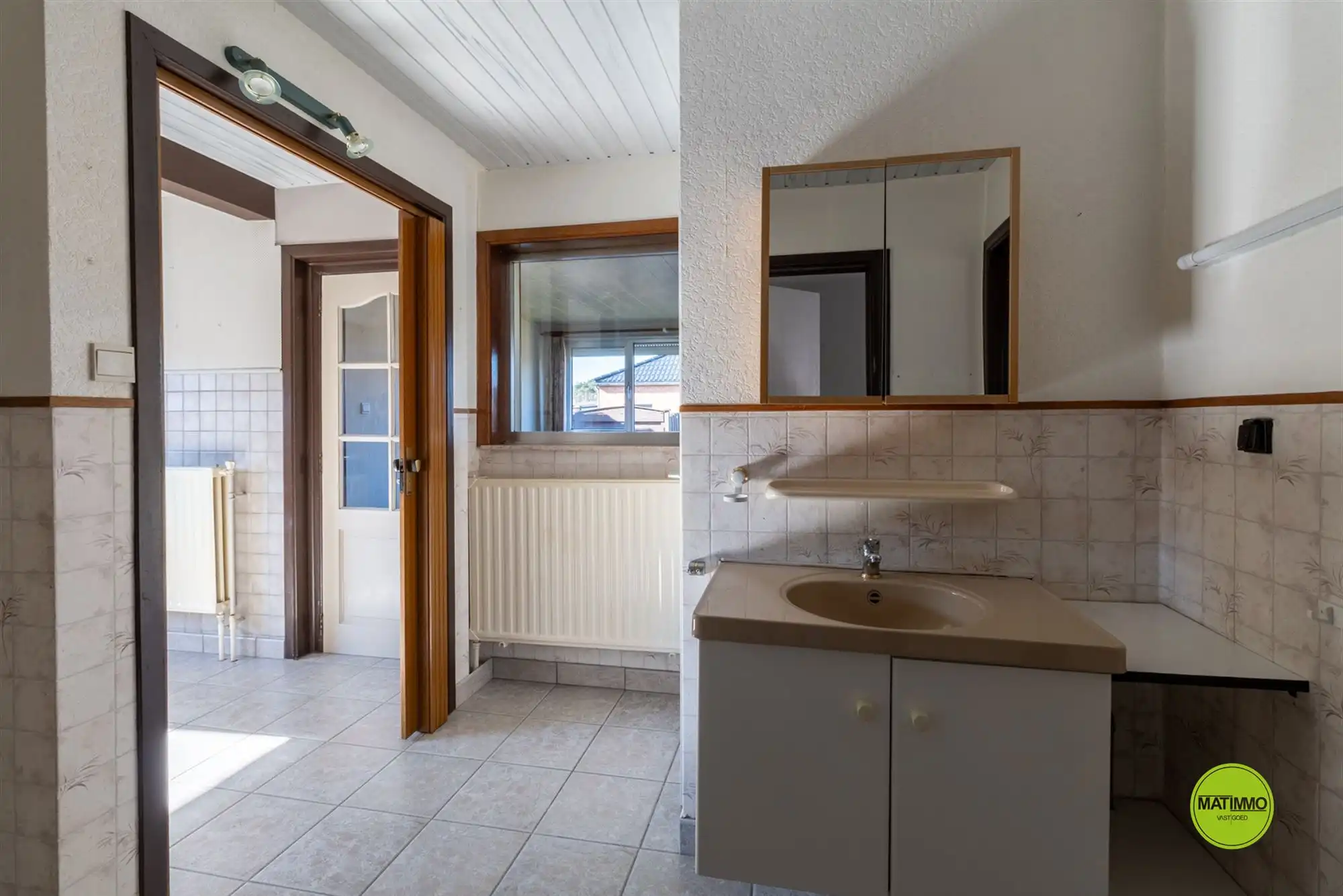 Ruime open bebouwing met 6 slaapkamers op 750 m2 grond foto 15
