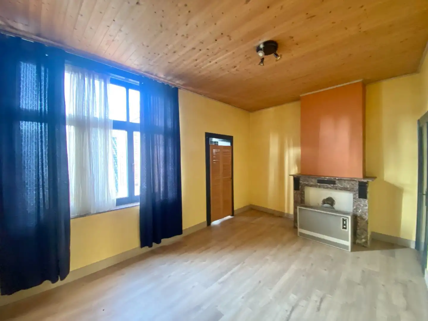 RUIM HANDELSPAND MET TAL VAN MOGELIJKHEDEN OP CENTRUM LOCATIE foto 17