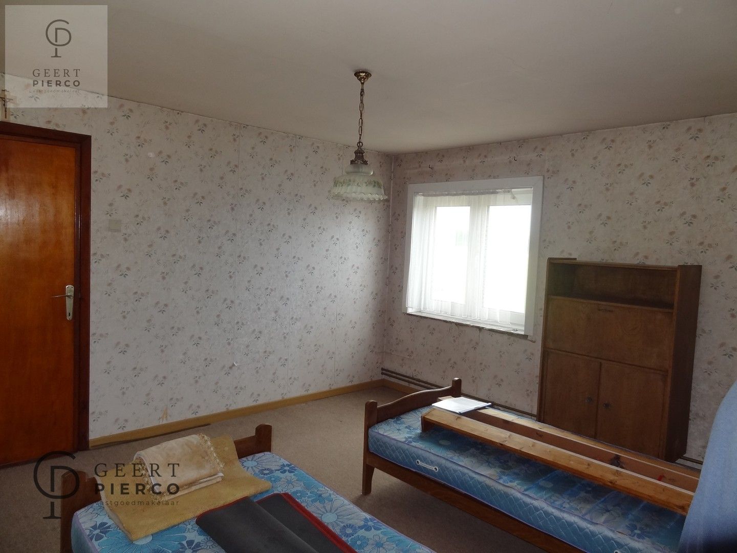 Centraal tussen Hasselt en Sint-Truiden, treffen we aan de Steenweg 56 te Alken deze te renoveren woning met drie slaapkamer, garage en tuin op een perceel van 8a03ca (breedte perceel circa 22m). foto 17