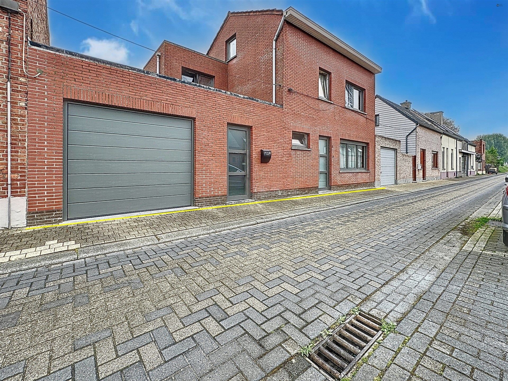 Hoofdfoto van de publicatie: woning met 4 slaapkamers en garage