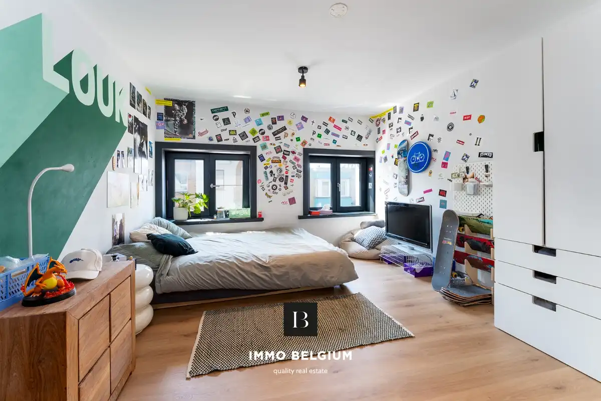 Ruime gerenoveerde woning met 4 slaapkamers in het centrum foto 17