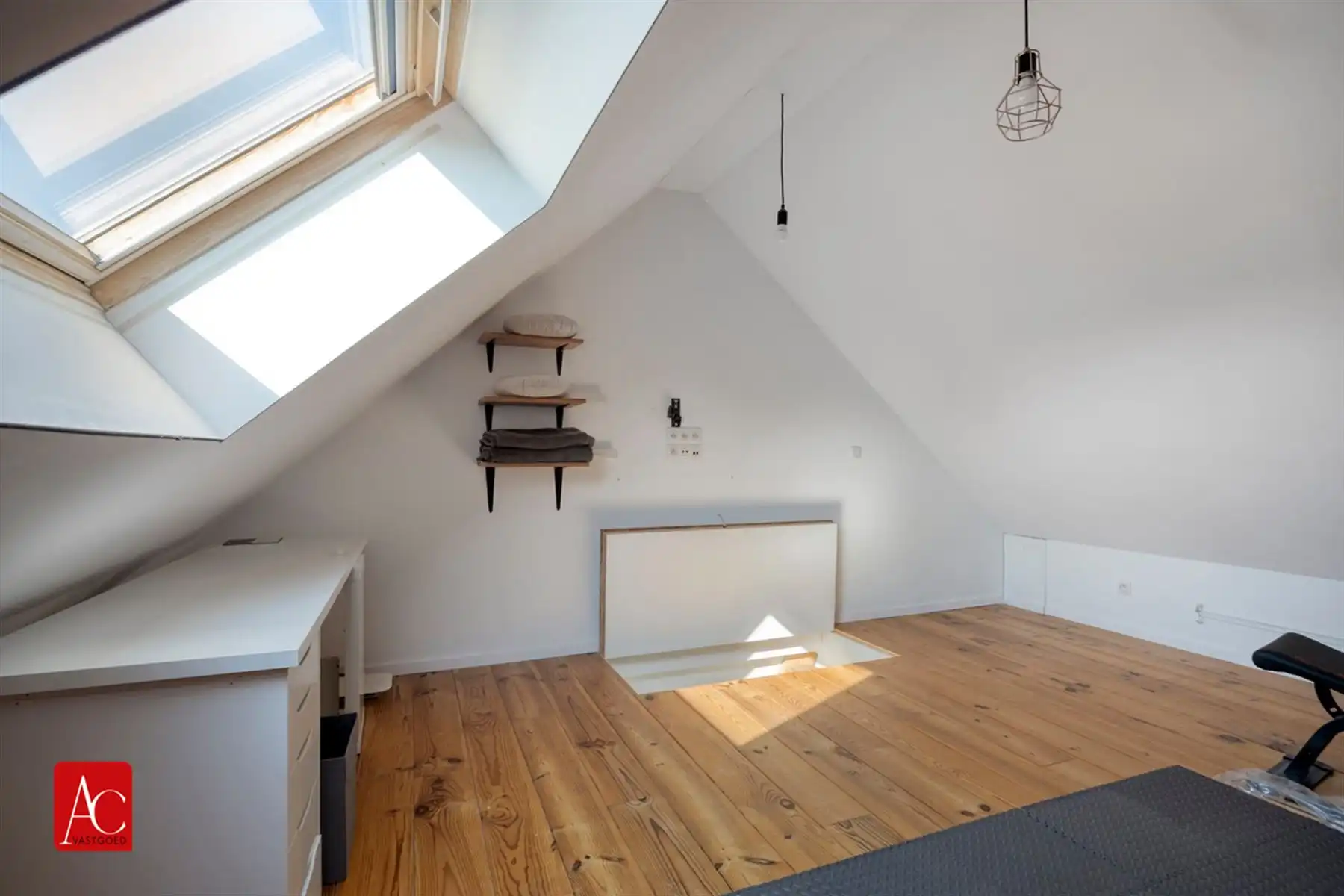 Recent gerenoveerde woning met 3 slpkrs en prachtige tuin foto 17