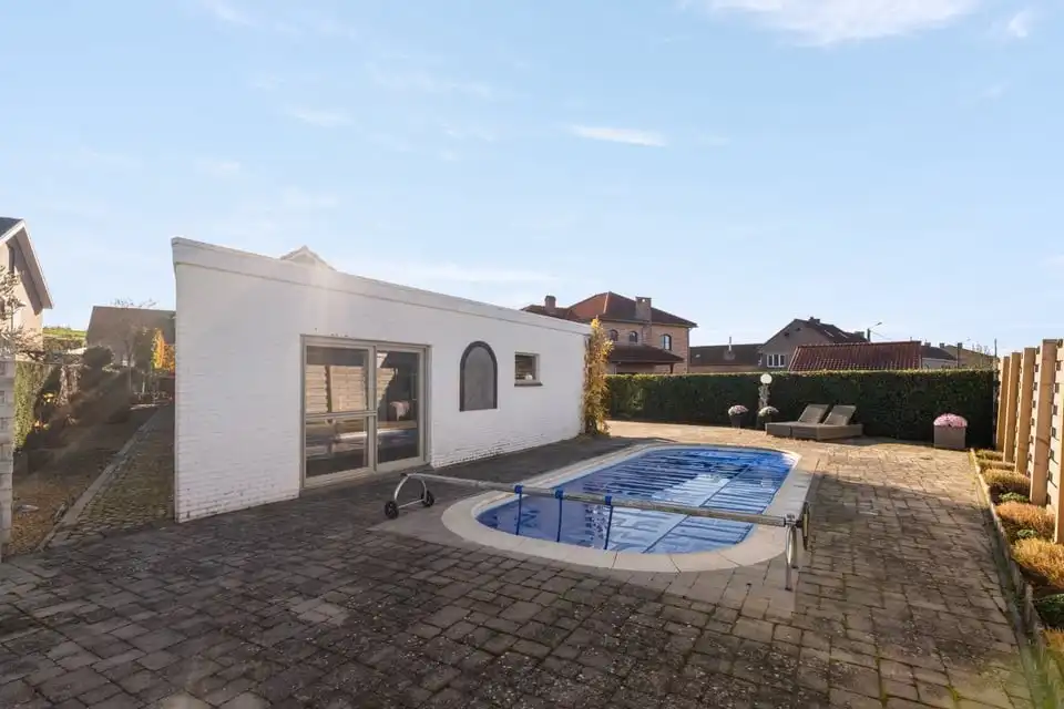 RUIME EN RUSTIG GELEGEN BUNGALOW MET 4 SLKS EN ZWEMBAD OP EEN PRACHTIG PERCEEL VAN 764M² foto 45