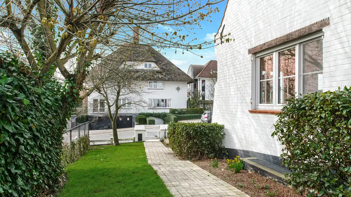 Subliem gerenoveerde koppelvilla op 150m van het strand te koop! foto 28