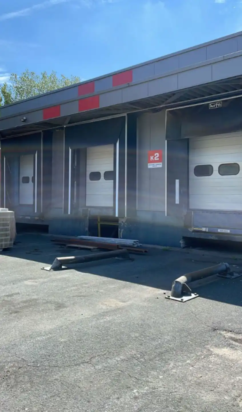 Logistieke ruimte met laadkades te huur te Beersel foto 2