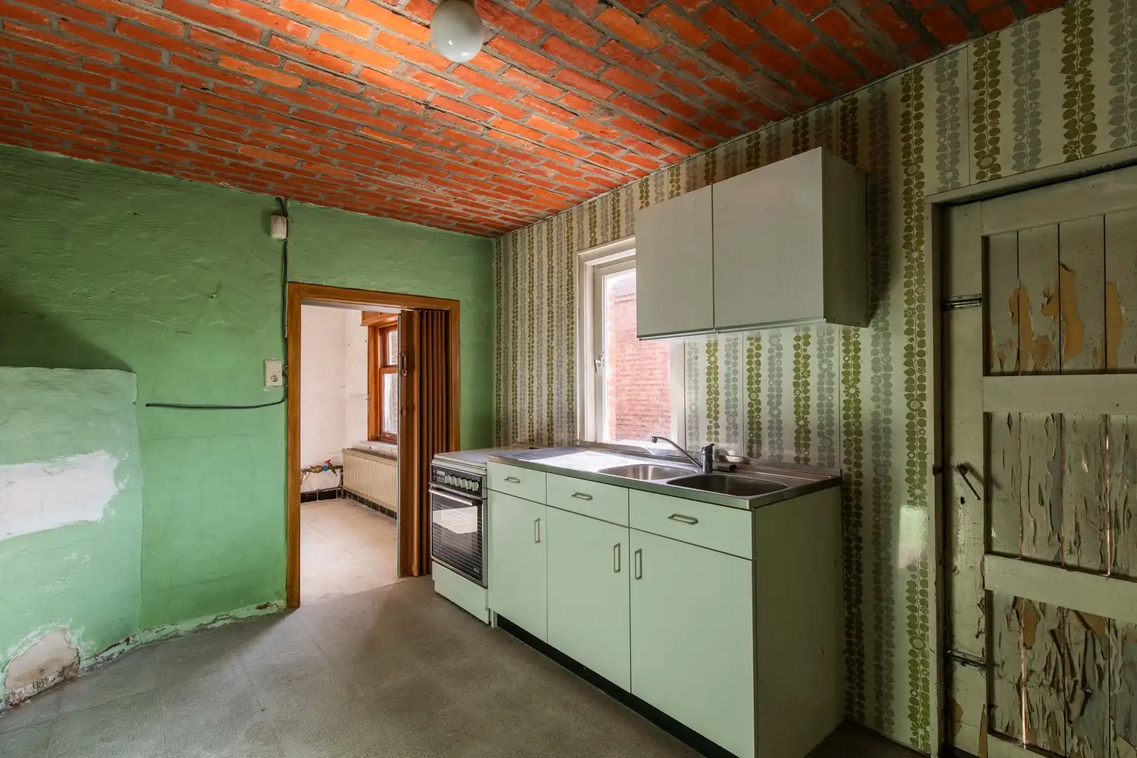 Renovatiewoning met grote garage foto 12
