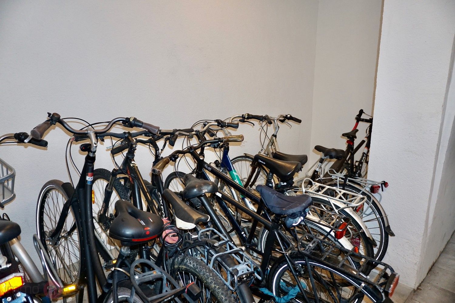 STUDIO te huur van 1/6-1/9 (3 maanden) GEMEUBELD foto 12