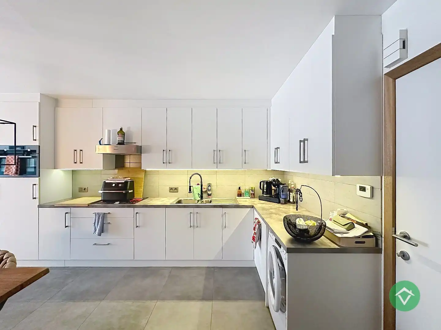 Verrassende rijwoning met 3 slaapkamers en garage te Oostende foto 4