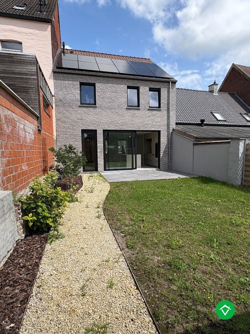 Te huur: moderne nieuwbouwwoning in Hooglede – €950/maand foto {{pictureIndex}}