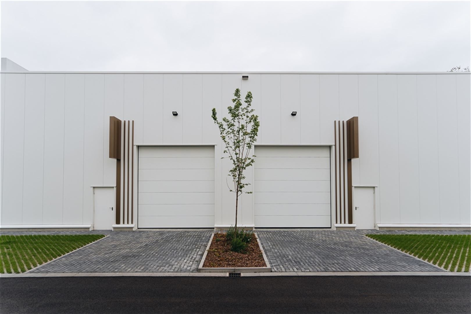 Eigentijdse nieuwbouw KMO units met parkeerplaatsen foto 6