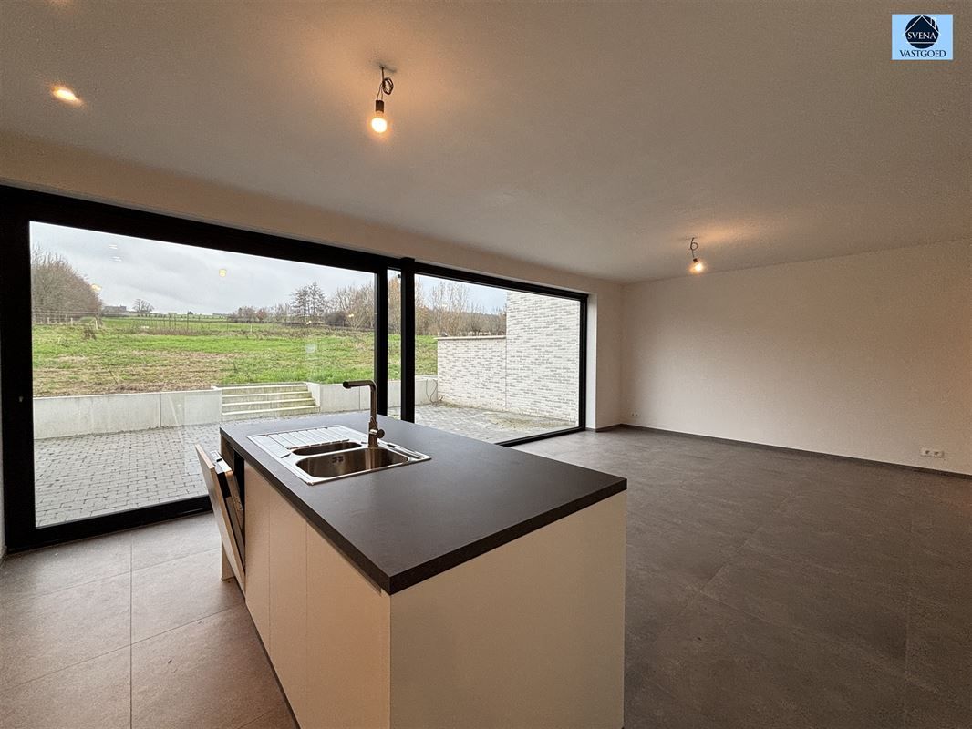 NIEUWBOUWWONING MET 4 SLAAPKAMERS EN GARAGE. foto 4