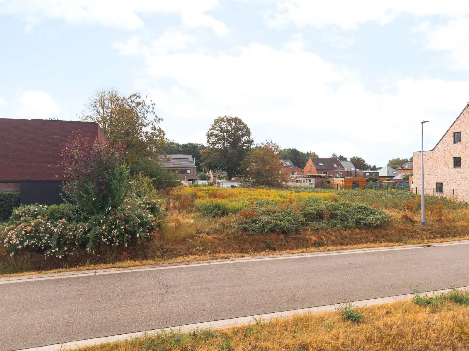 Bouwgrond van 579 m² in rustige wijk nabij station foto 3