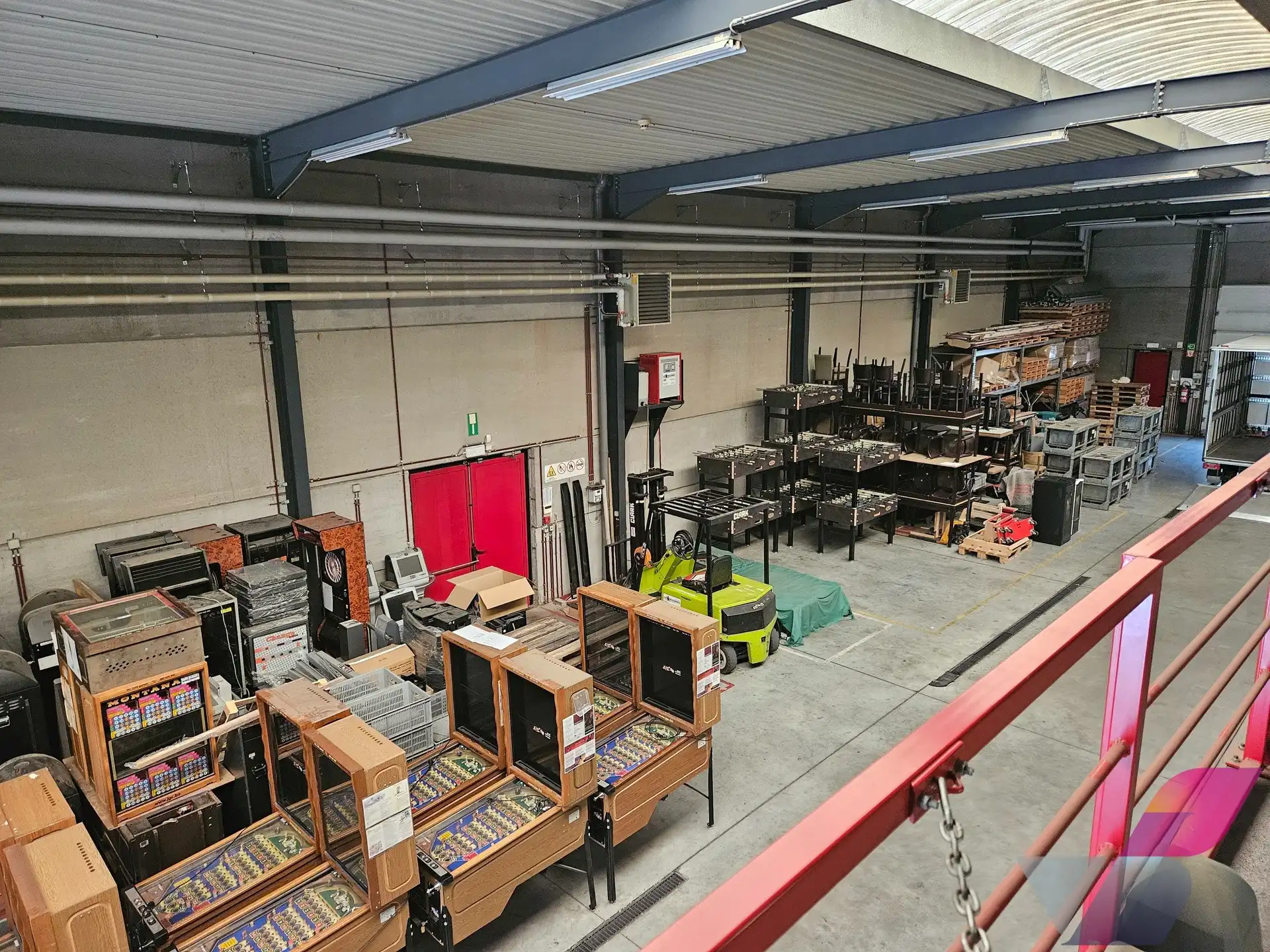 Semi-industrieel gebouw op zichtlocatie foto 10