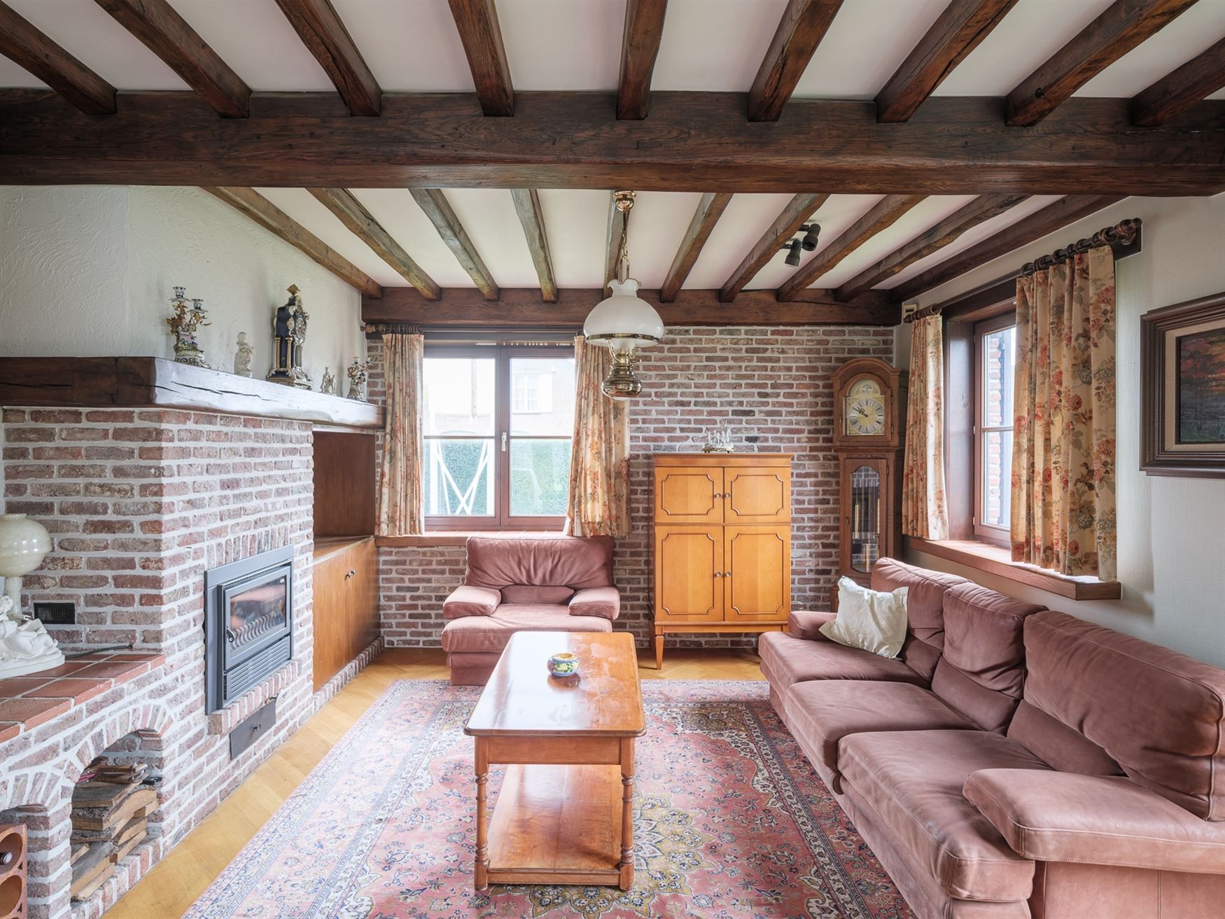 Charmante woning met 4 slaapkamers in een groene omgeving. foto 3