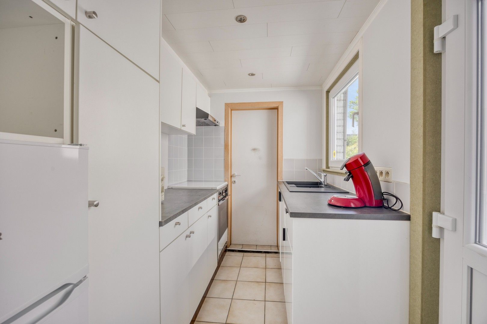 Op te knappen woning met oprit en tuin nabij de Gentbrugse Meersen foto 12