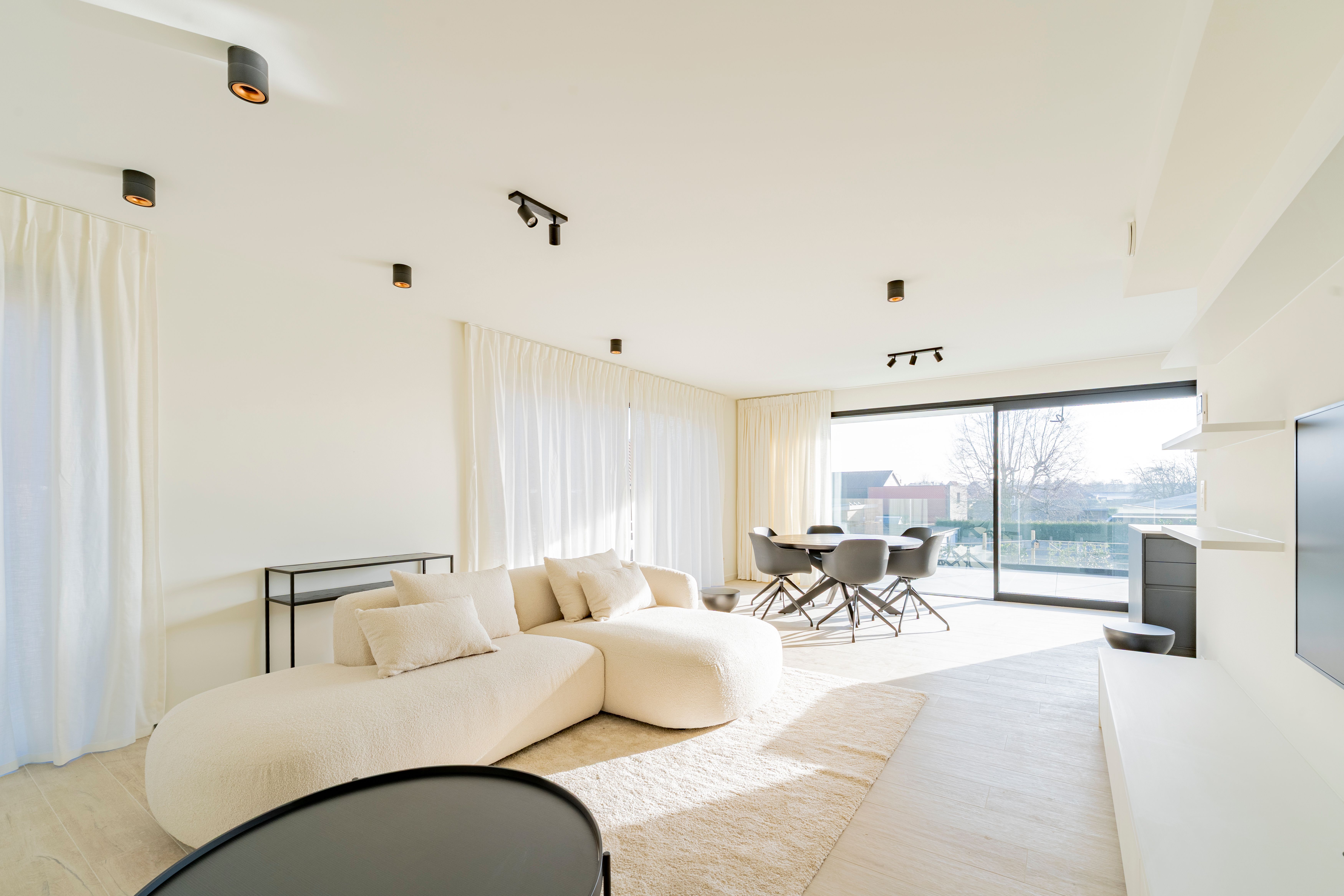 Uitzonderlijk duplexappartement te Oosteeklo foto {{pictureIndex}}