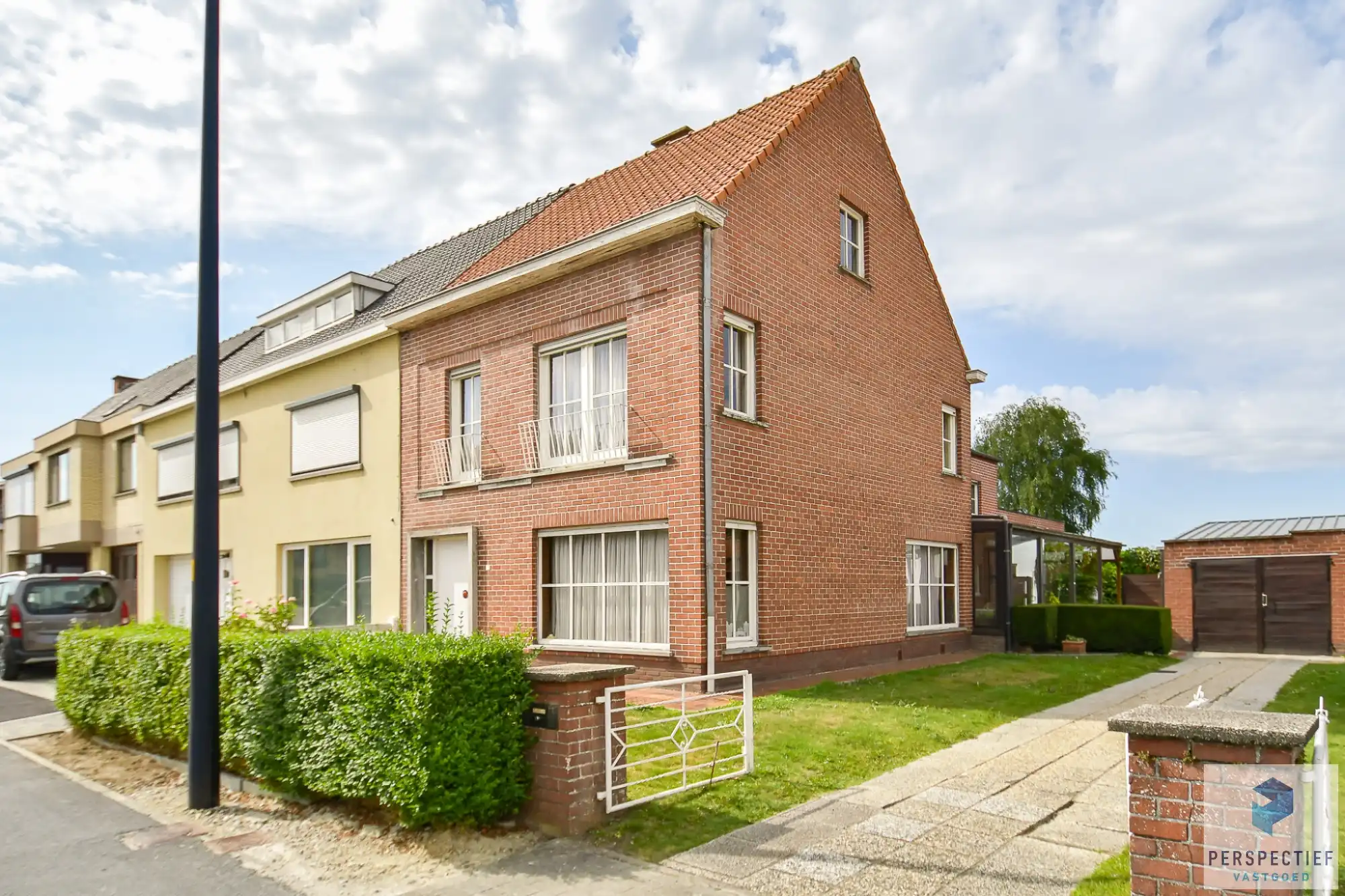 Rustig en centraal gelegen woning met landelijk uitzicht, grote garage en tuin foto 2