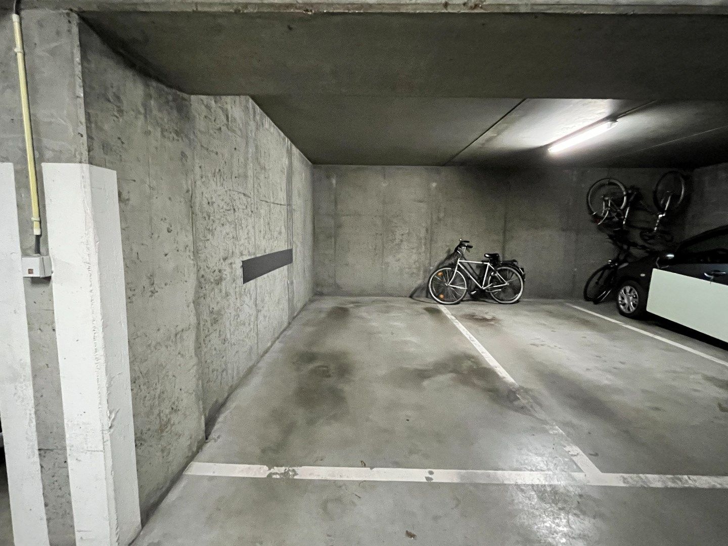 Instapklaar 2 slpk-appartement met 2 terrassen en autostnplts foto 15