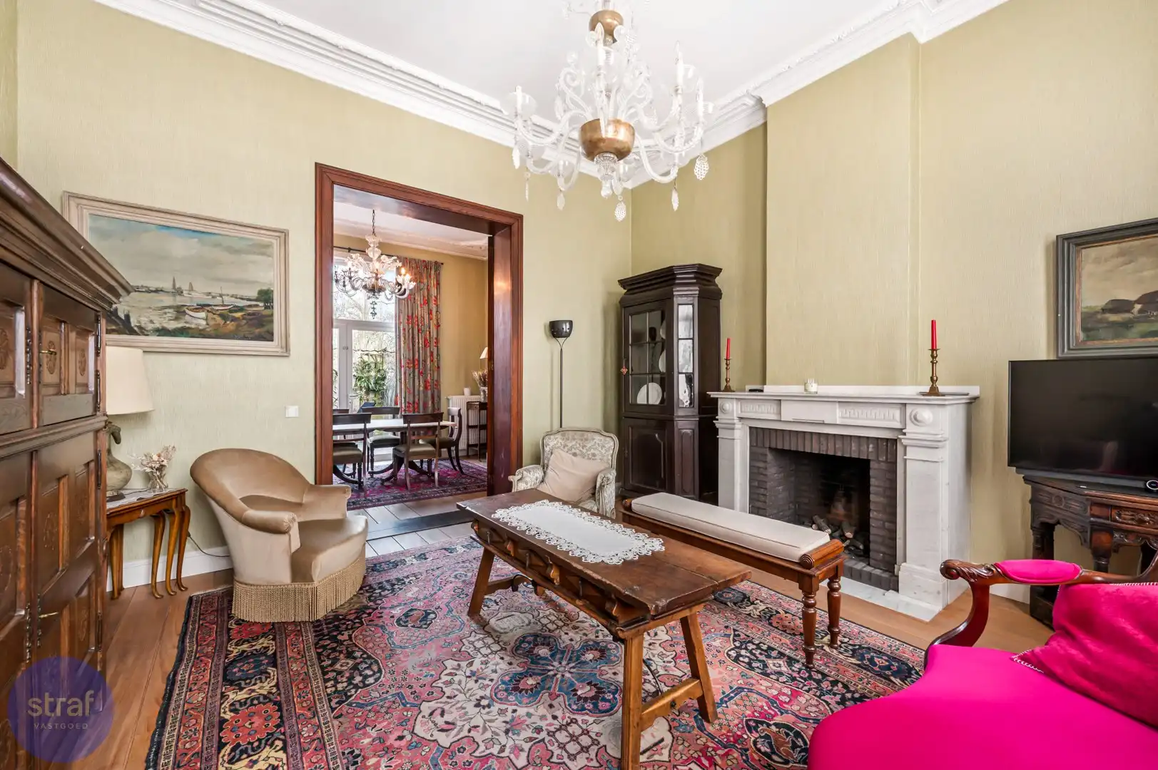 Karaktervolle woning met hoge plafonds en 2 garageboxen foto 2