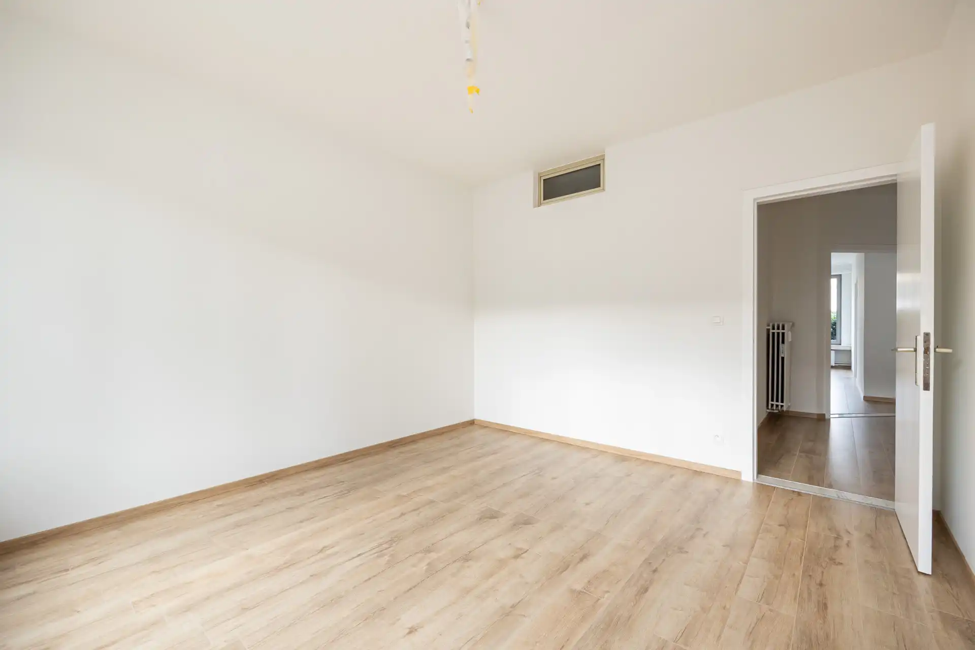 Instapklaars gelijkvloersapp met 2 slaapkamers + garagebox foto 9