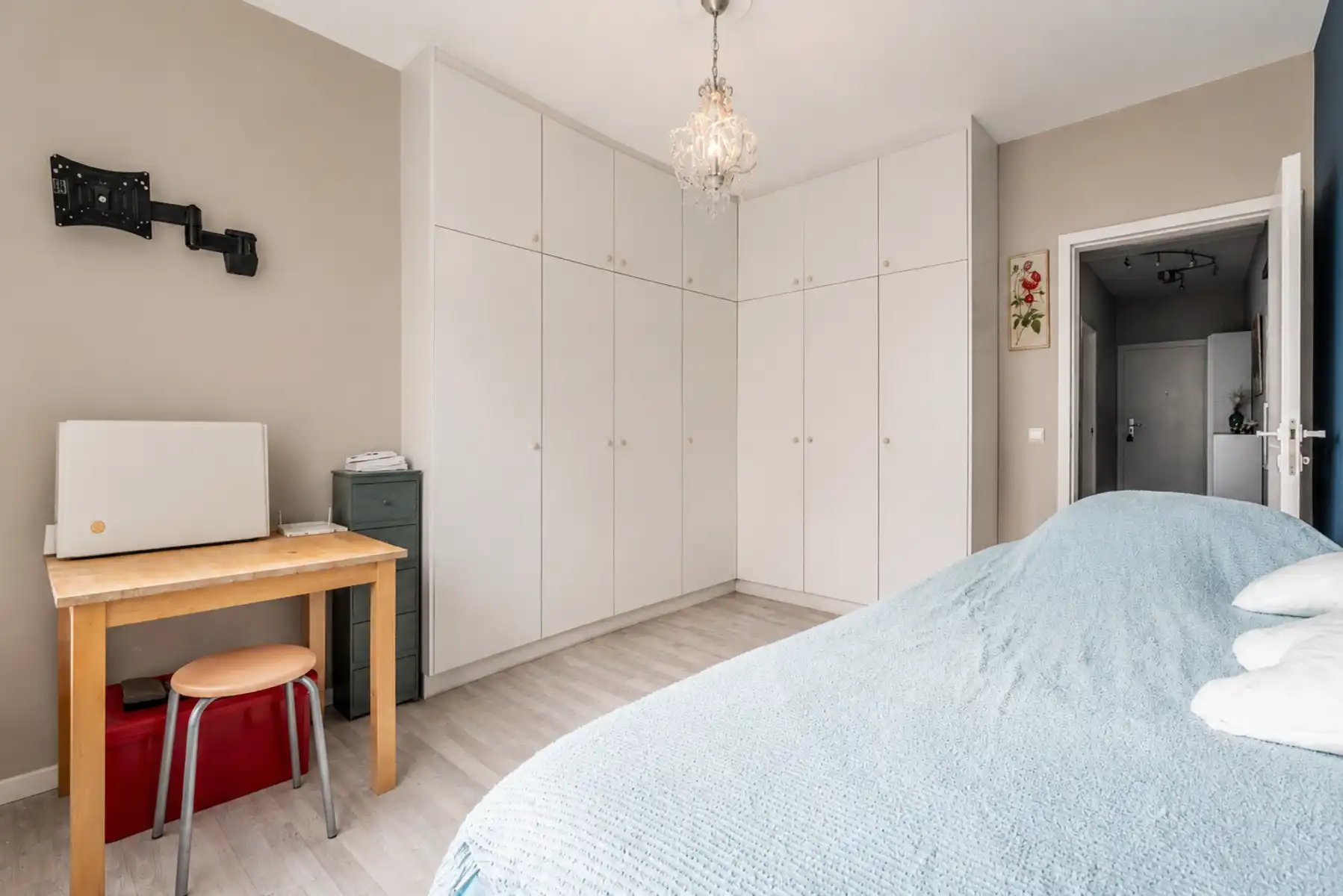 Ruim appartement met terras en dubbele garage! foto 10