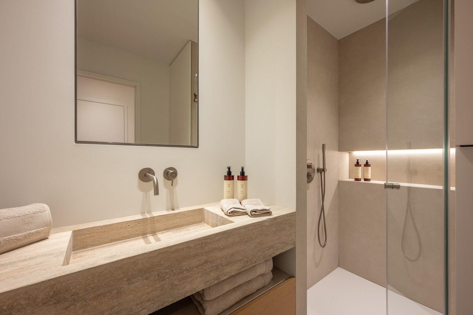 Instapklaar 3-slaapkamer appartement met terras nabij de Zeedijk. foto 22