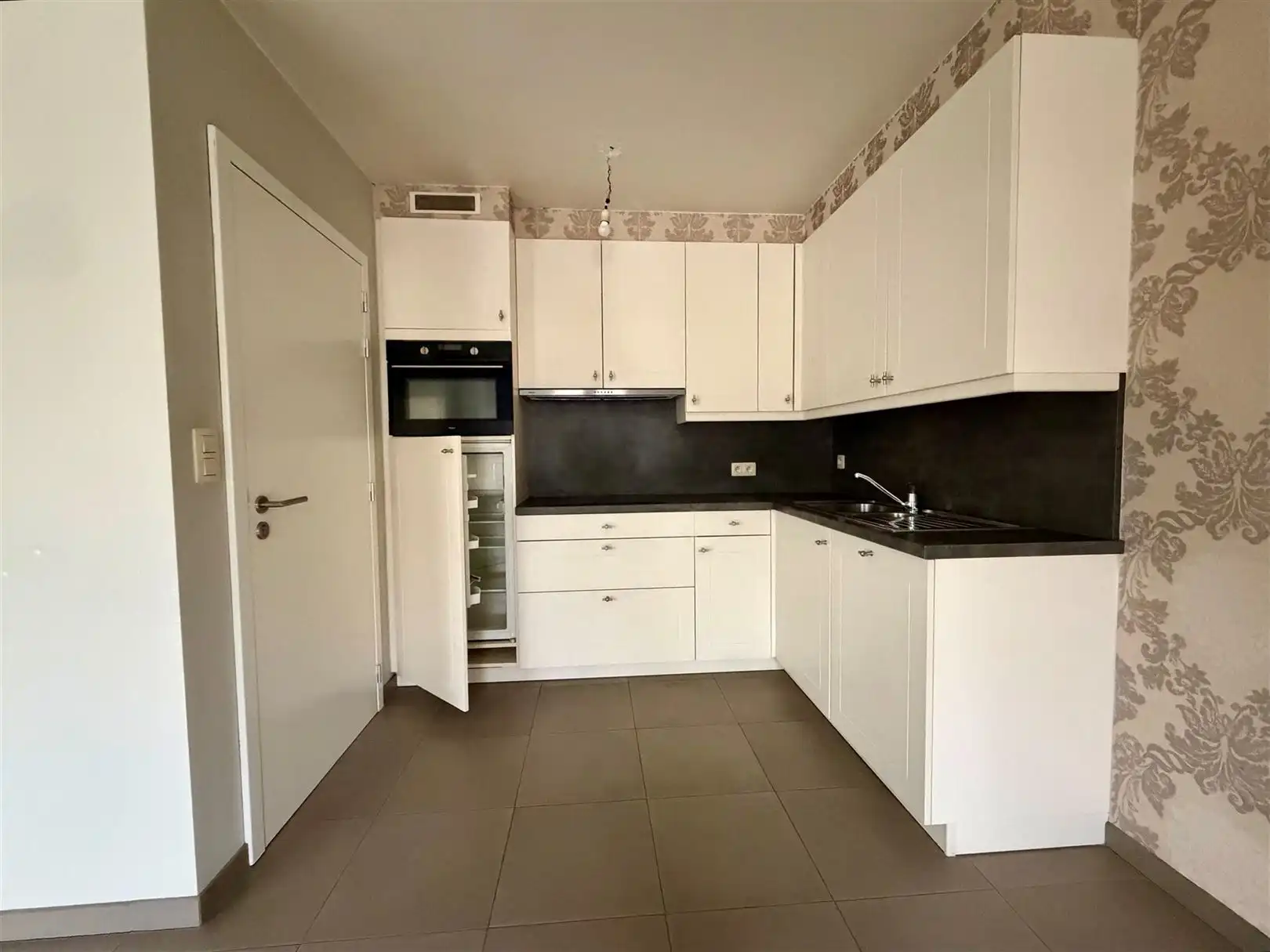 Aan de stadsrand, lichtrijk appartement met garage foto 5