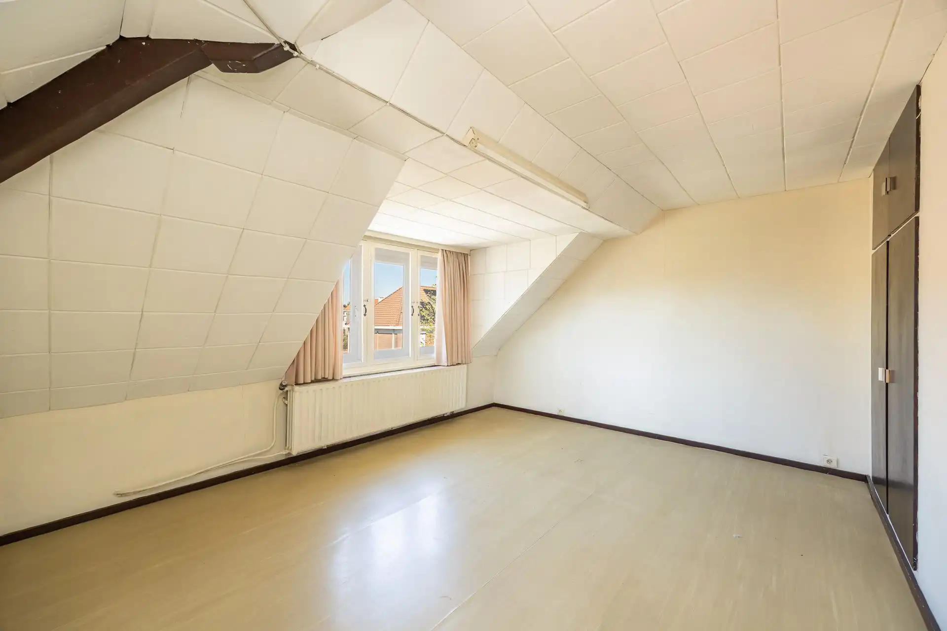 Ruime halfopen bebouwing met 5 slaapkamers, garage en zonnige tuin op toplocatie! foto 29