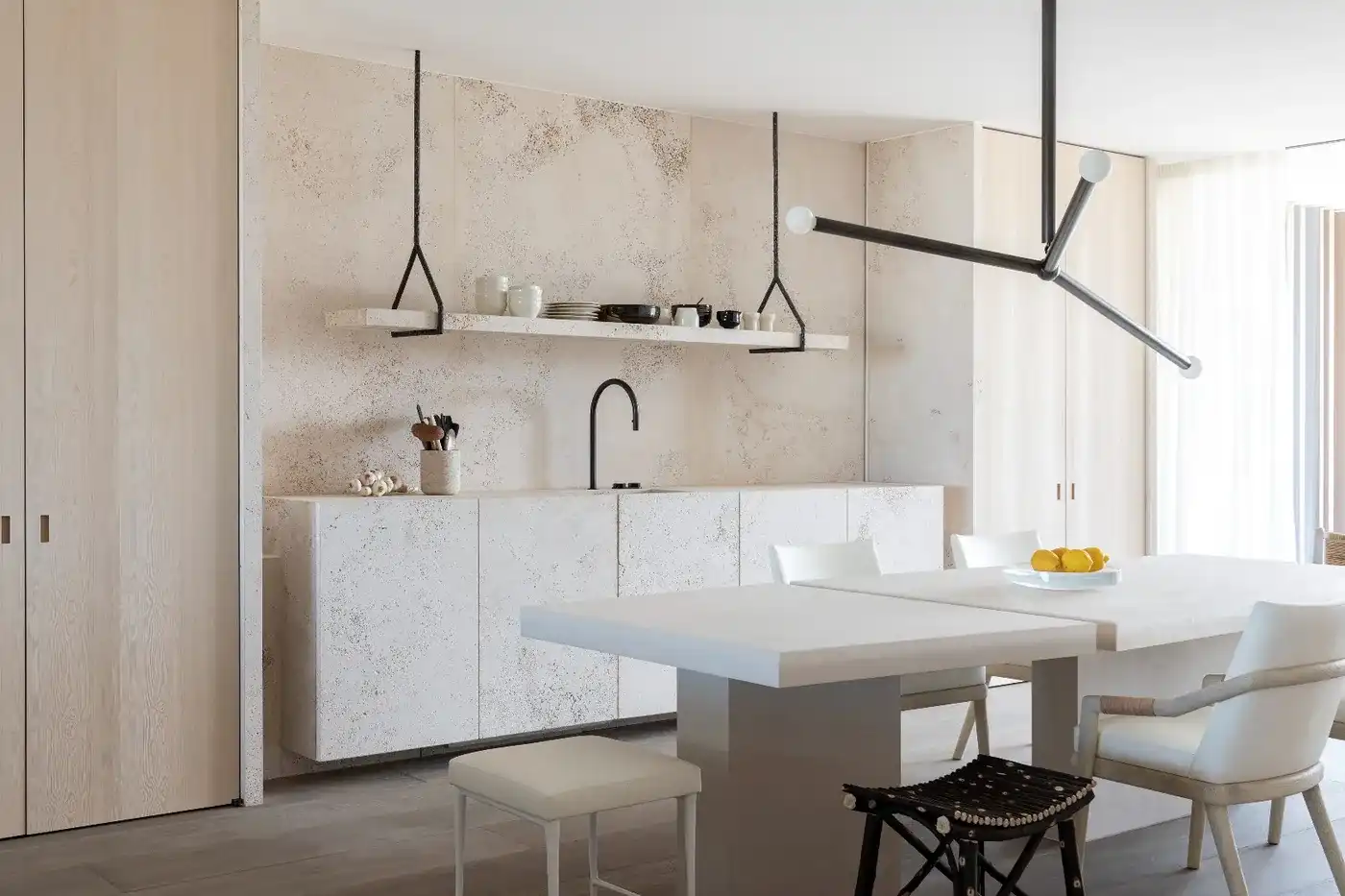 Uitzonderlijk stijlvol en tot in de perfectie afgewerkt appartement met frontaal zeezicht vanaf het gelijkvloerse terras – Residentie Blanke Top foto 5