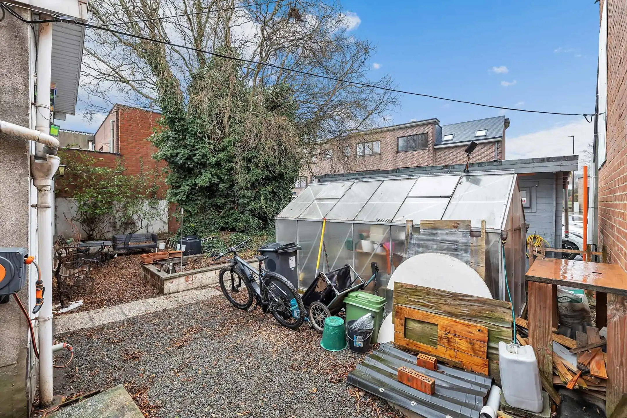 Te renoveren woning met tuin op commerciële ligging foto 24