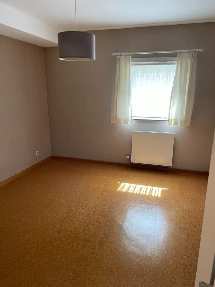 Gelijkvloers appartement met 2 slaapkamers + terras + tuin foto 7