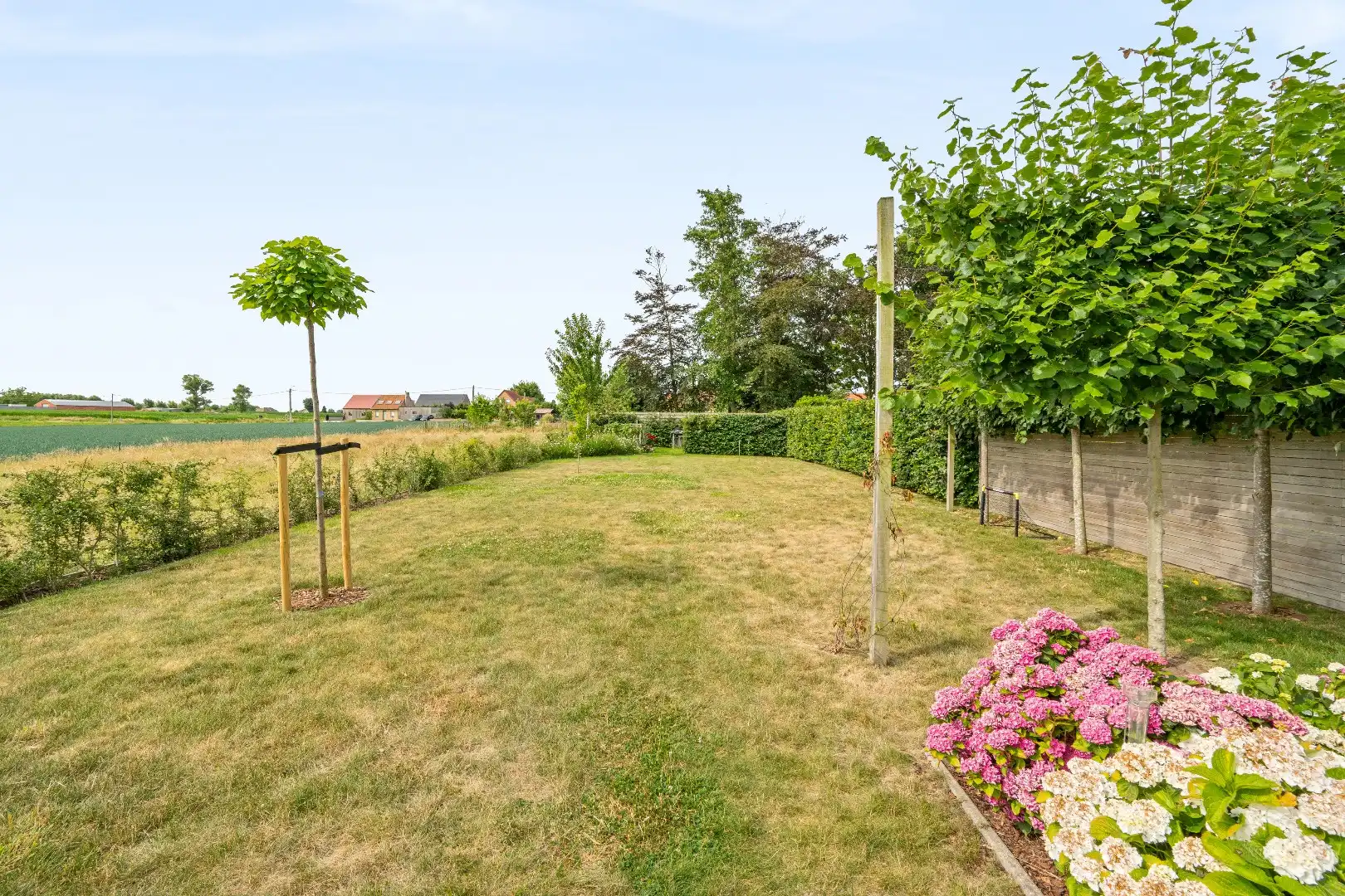 Recente en energiezuinige woning met 3 slaapkamers, ruime garage en tuin. foto 19
