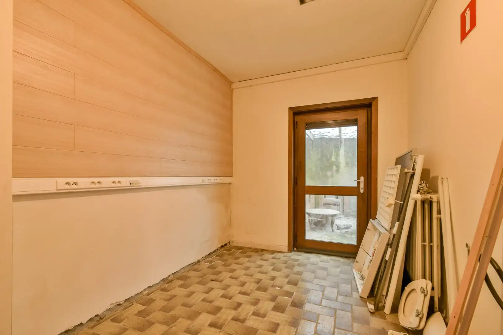 Commerciële ruimte aan de markt in Torhout! foto 7