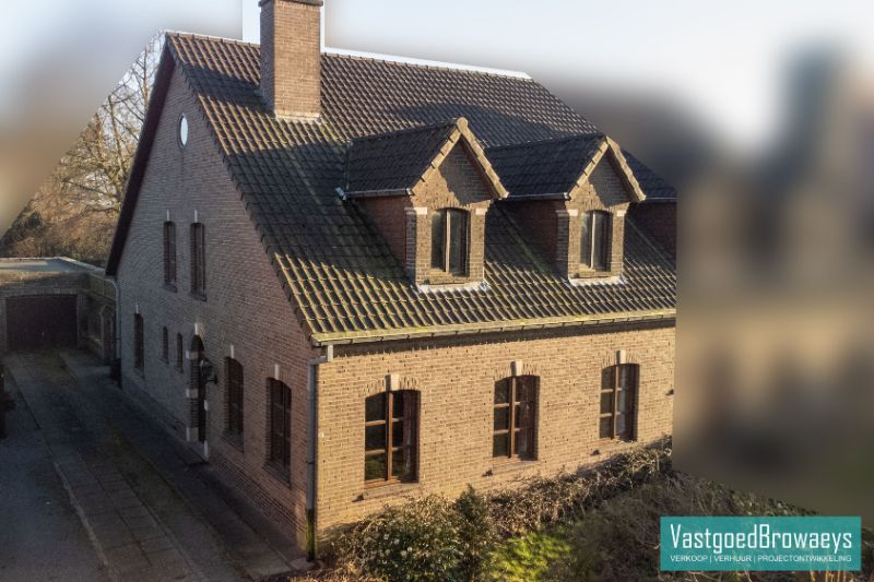 Hoofdfoto van de publicatie: Te renoveren fermette omgeven in een oase van groen