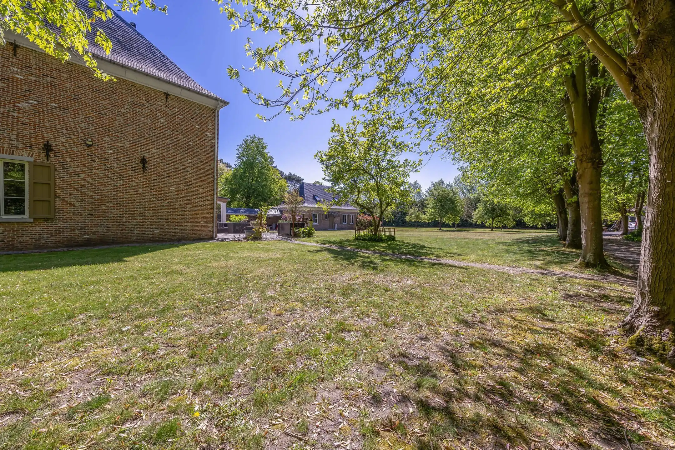 Karaktervolle villa op ruim perceel foto 17
