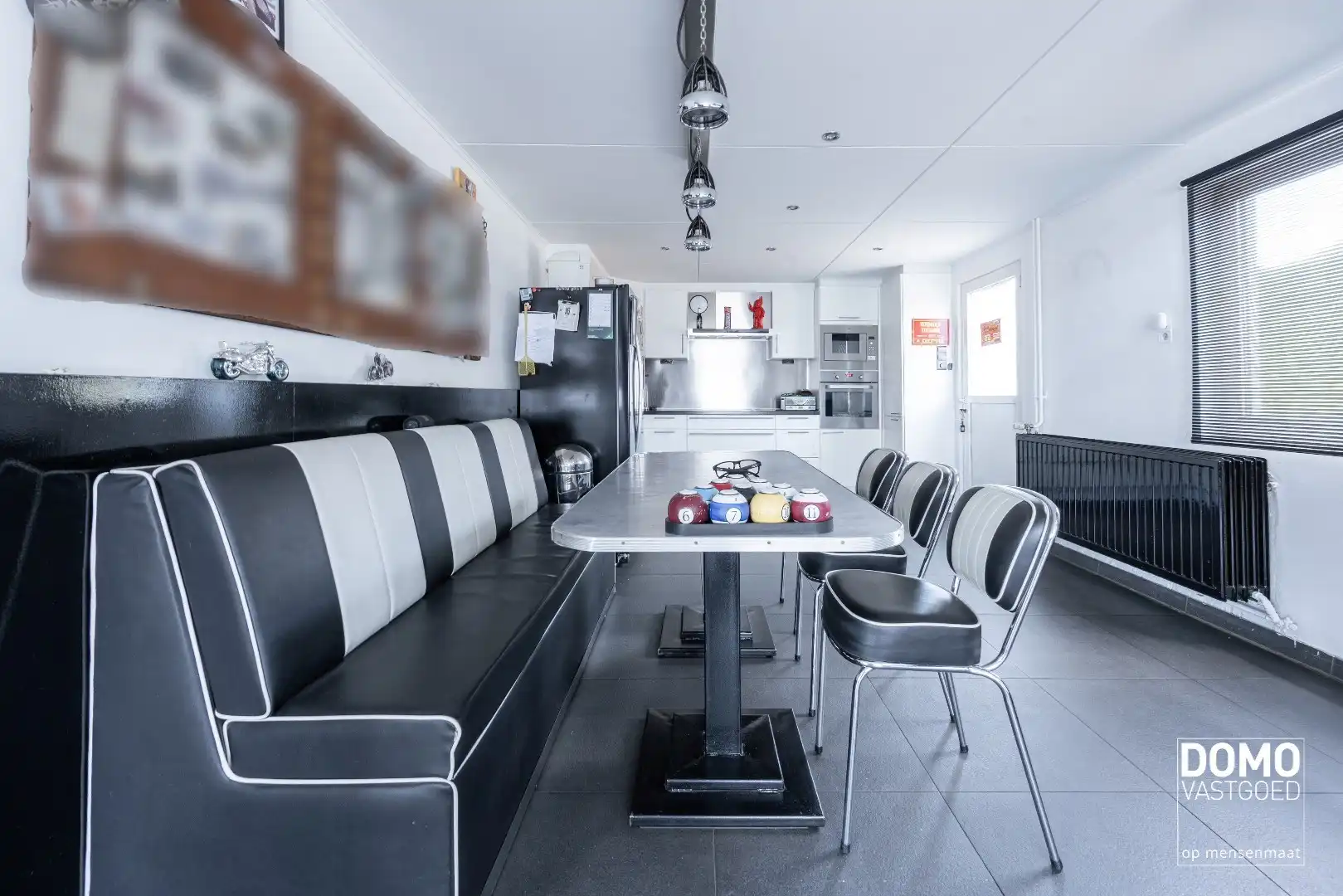 UNIEKE EIGENDOM MET WONING, 2 APPARTEMENTEN EN MAGAZIJNEN OP 13A88CA foto 3