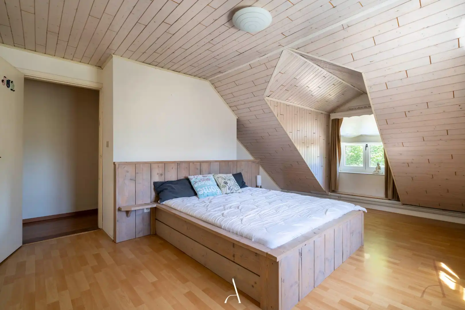 Ruime en verzorgde gezinswoning met 4 slaapkamers op 496 m² in Molenbeersel foto 8