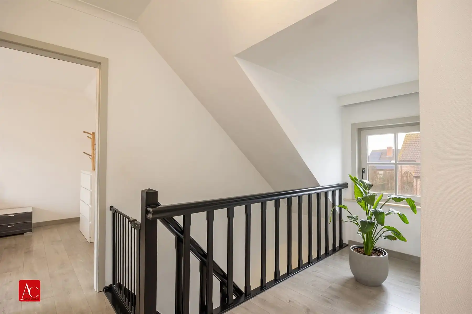 Instapklare halfopen bebouwing met garage en veranda foto 10