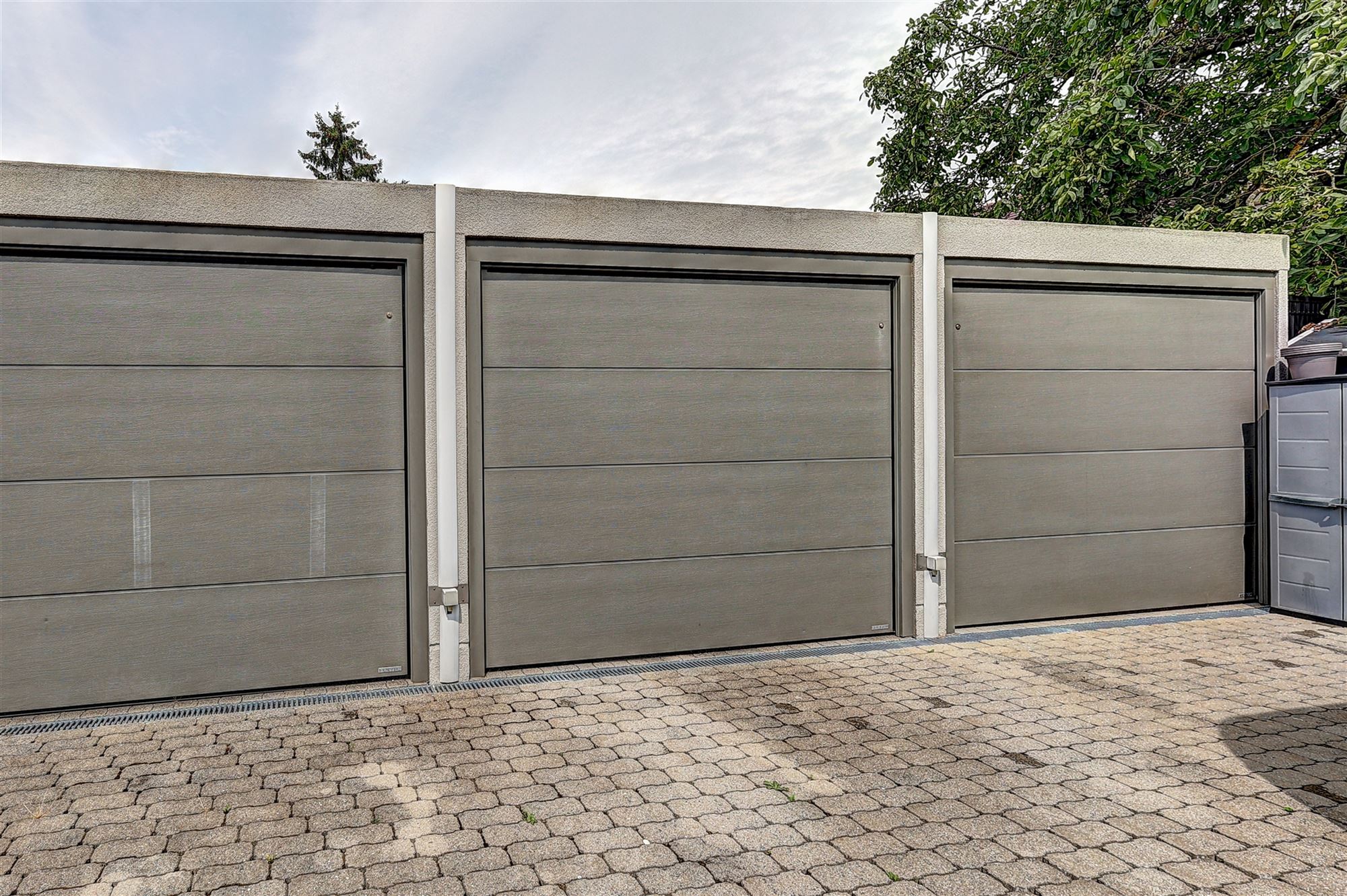 Ruim gelijkvloers appartement met terras en garage foto 15
