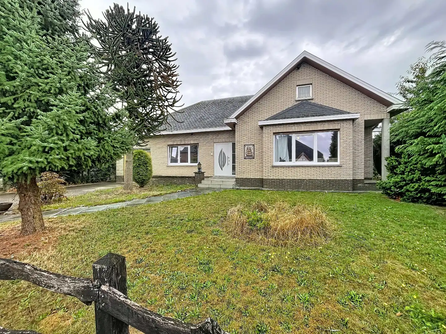 Instapklare bungalow met 3 slaapkamers, zuidgerichte tuin en uitbreidingspotentieel foto 2