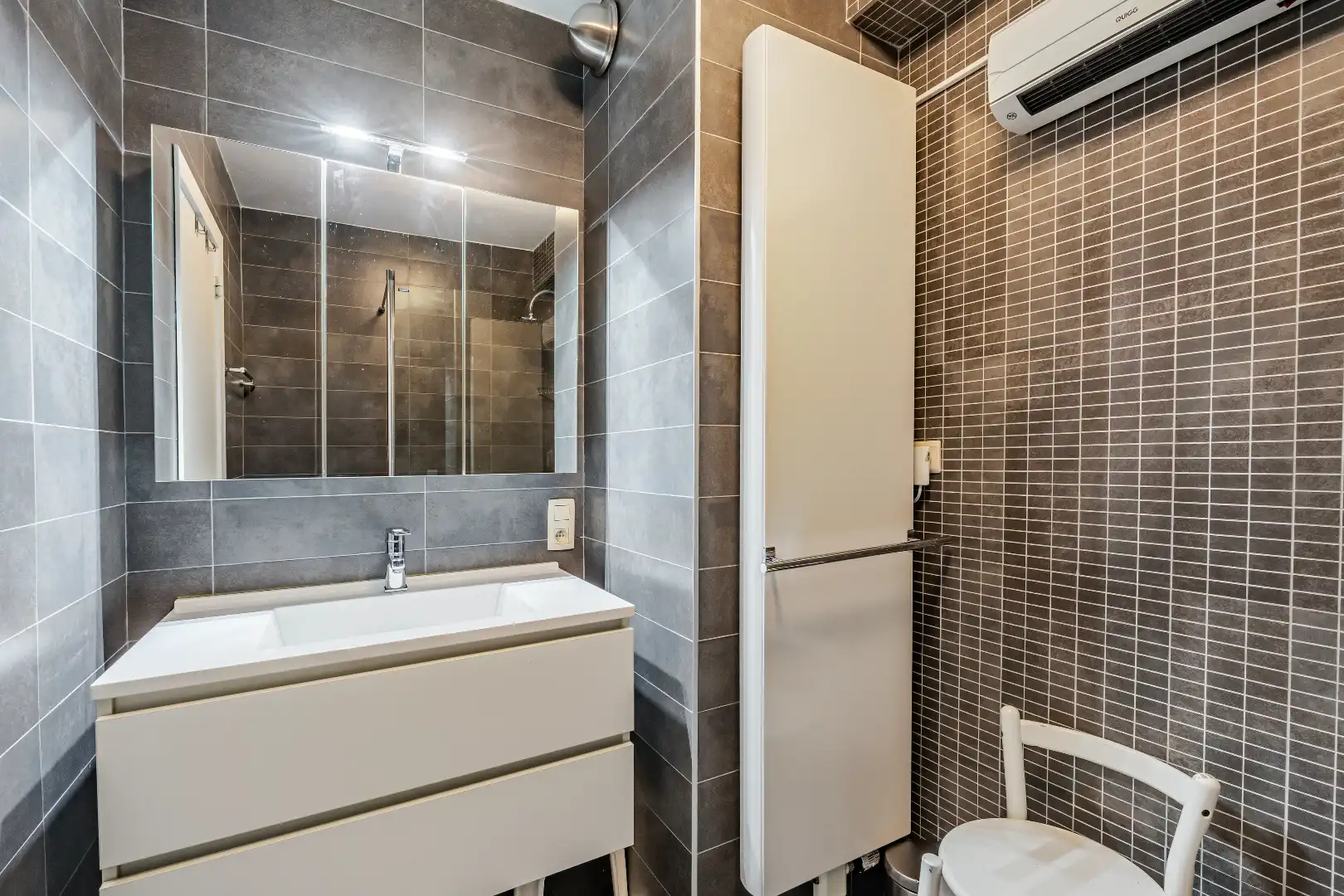 Centraal gelegen appartement met twee slaapkamers in Knokke foto 10