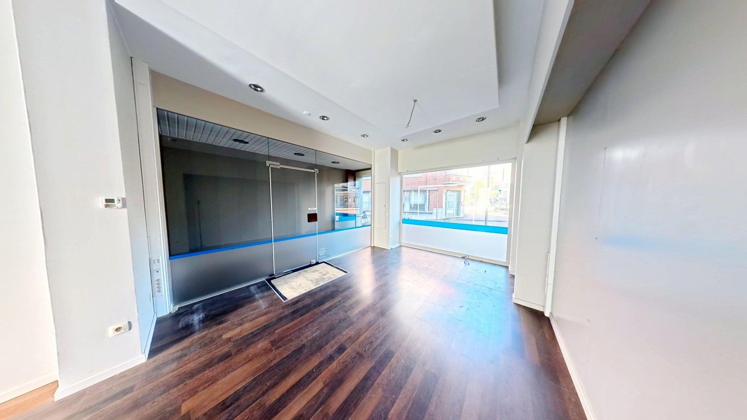 Handelspand met zeer ruim appartement in het centrum Brakel! foto 3